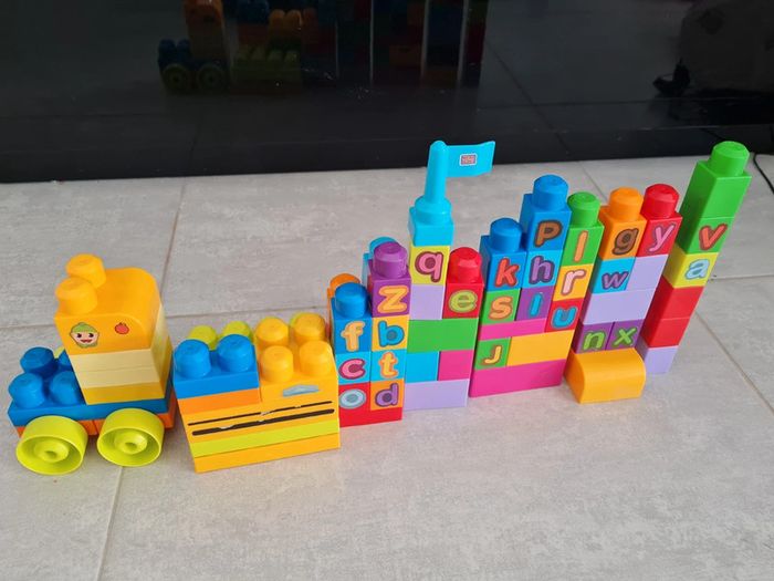 Cubes Mega Bloks alphabet