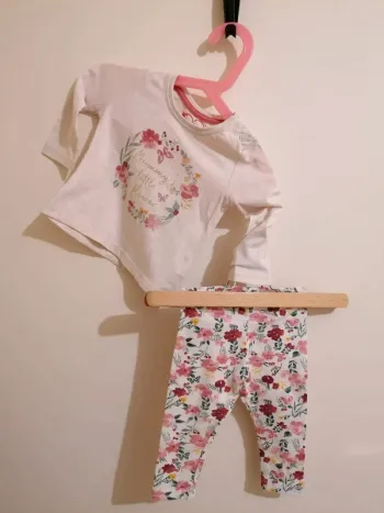 Ensemble primark fille Tee-shirt manches longues et legging motif fleurs 6-9 mois