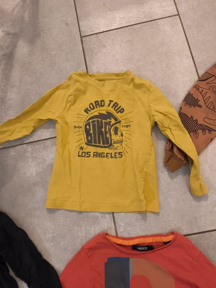 Lot vêtements 5 ans - photo numéro 8