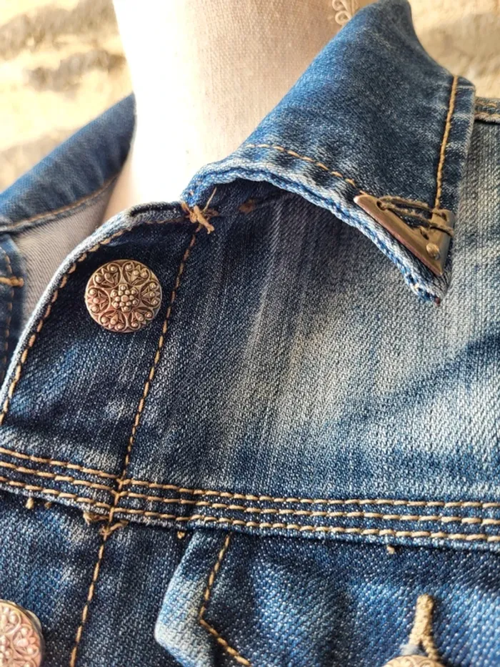 Veste en jean bleue délavée Revers Taille 34 - photo numéro 4
