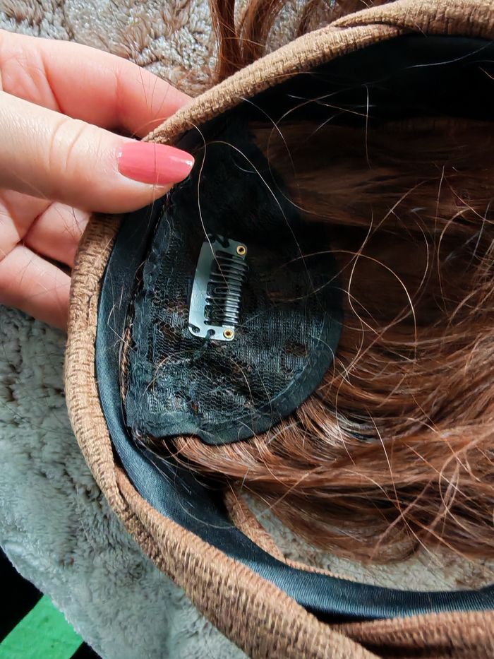 Serre tête avec demi perruque chatain ondulé synthétique - photo numéro 5