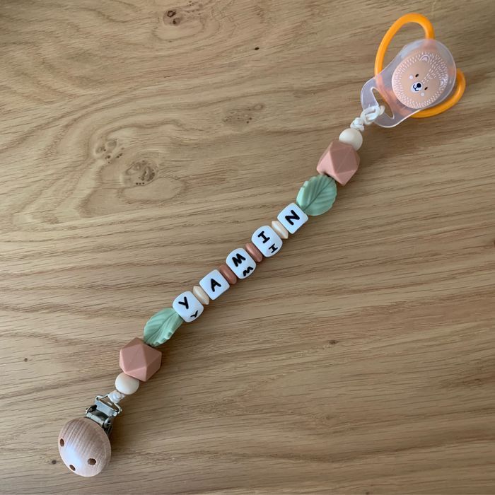 Attache-tétine personnalisée en silicone
