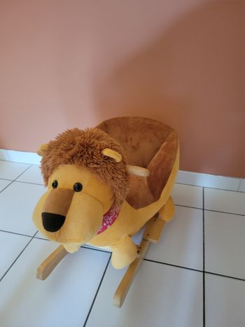 Lion à bascule