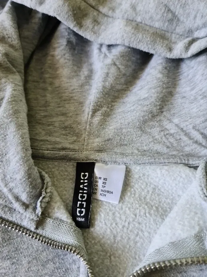 Pull a capuche - photo numéro 3