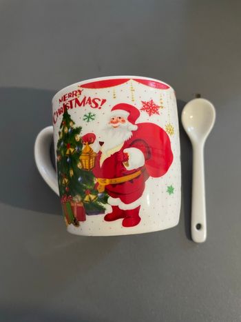 Tasse de noël avec cuillère