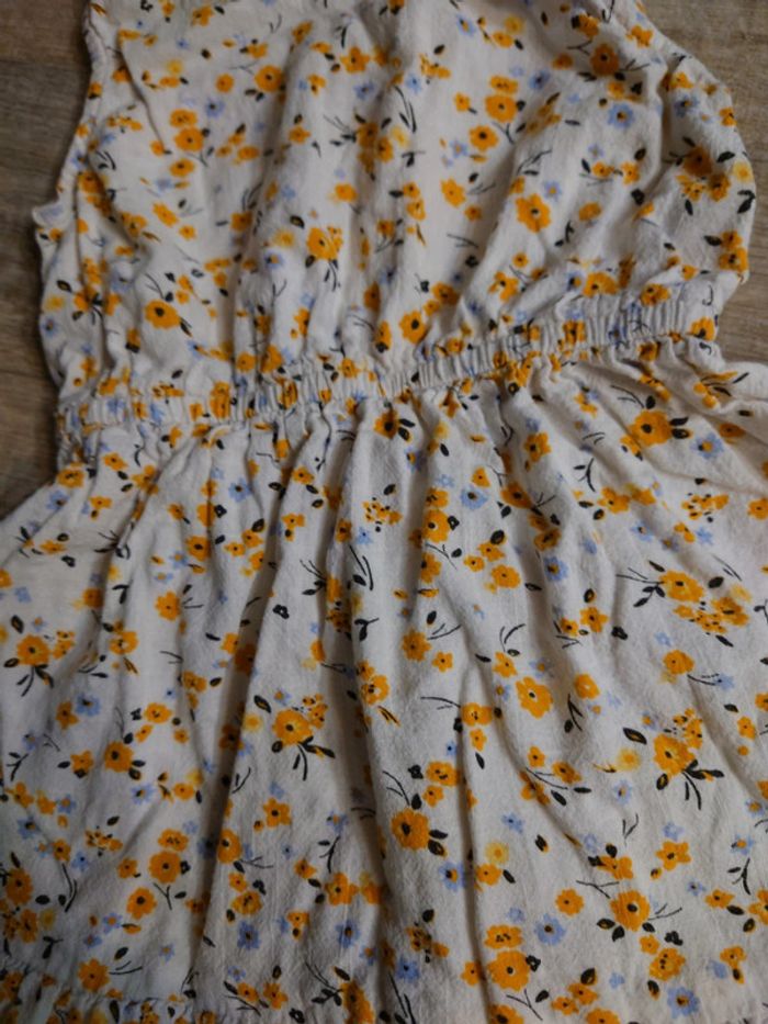 Robe fleurie - 3 ans - photo numéro 2