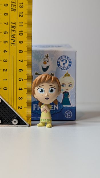 [Funko] Mystery mini's Frozen/Young Anna standing 1/12