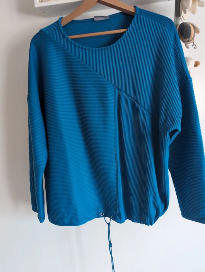 Pull bleu - photo numéro 2