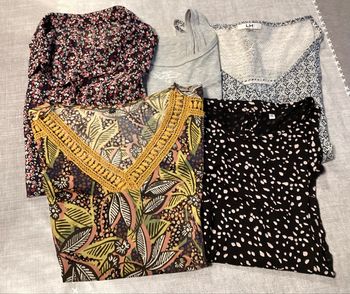 Lot de 5 teeshirts , blouses et débardeur 44