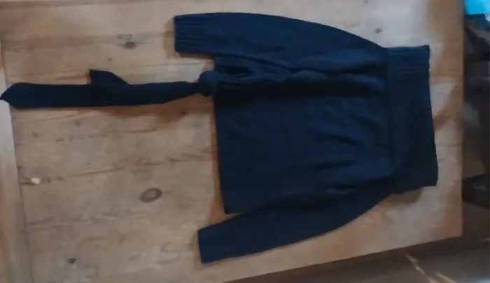 Pull noir - photo numéro 2