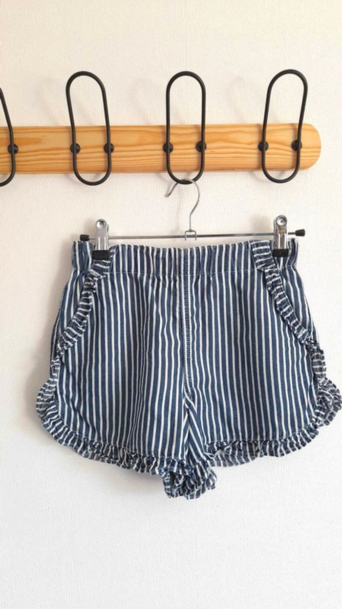Short rayé taille 134 8/9 ans
