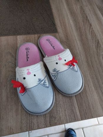 Pantoufles enfant fille rose grise