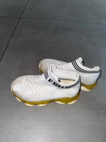 Chaussure enfant t26 blanc bonne etat