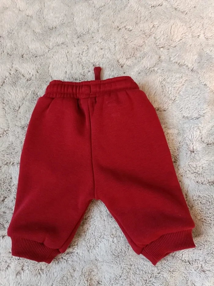 Jogging rouge 1 mois 56 cm neuf uni - photo numéro 3