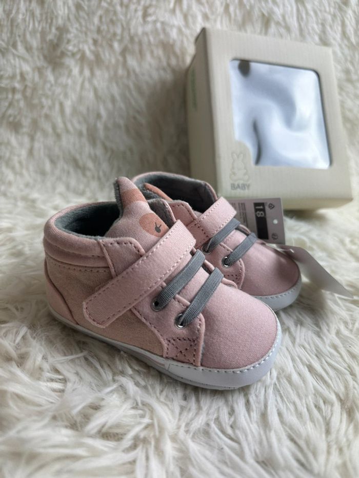 Paire de chaussures bébé Benetton taille 18 - photo numéro 2