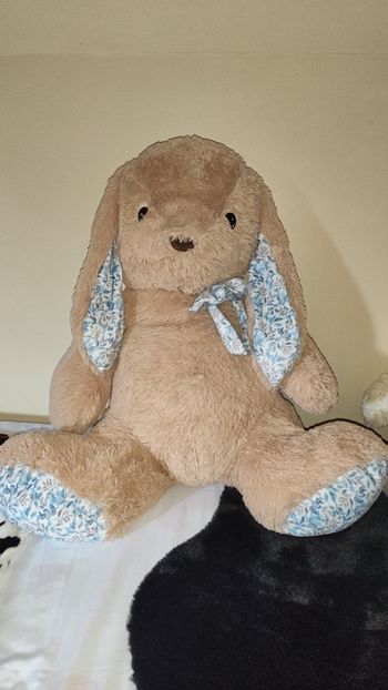 Grosse peluche lapin