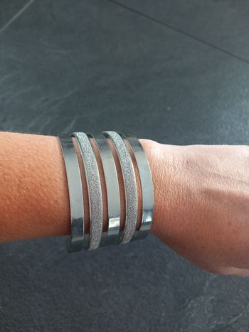 Bracelet manchette couleur argentée