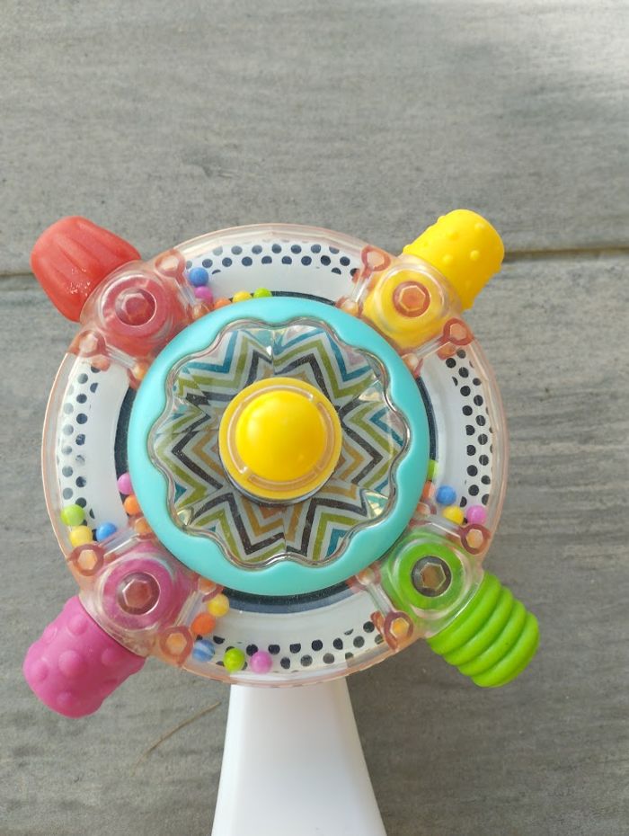 Jouet 1er âge - moulin à vent sur ventouse - photo numéro 3