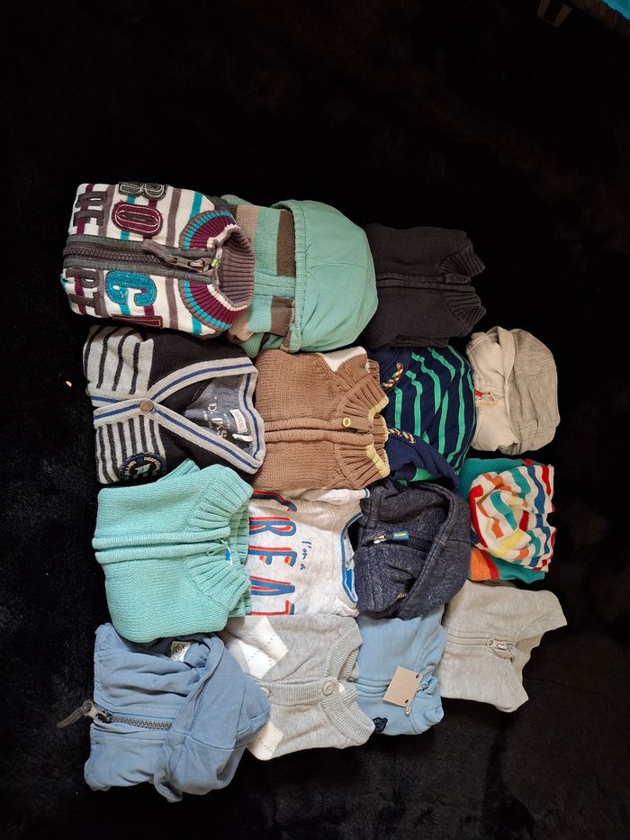 Lot d'environ 70 vêtements bébé 6 mois - photo numéro 3