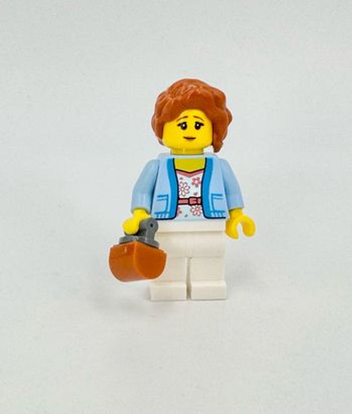 Lego Ideas Le Jardin Botanique : La Visiteuse à la tenue printanière (visage double) - NEUF - photo numéro 2