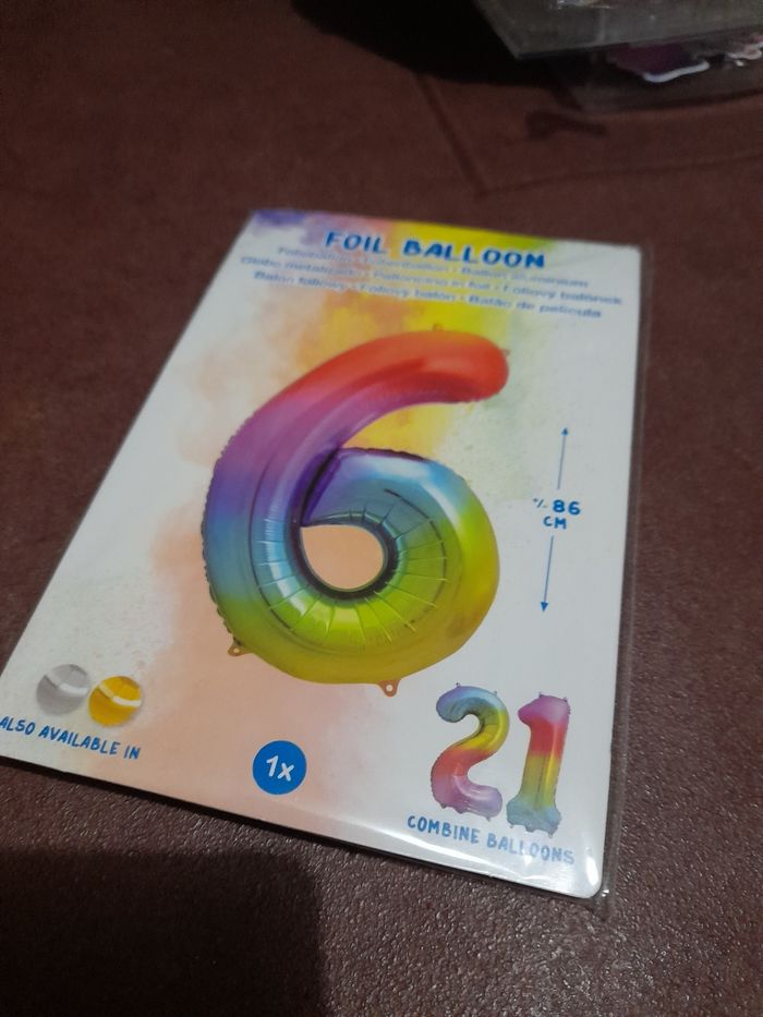 Joli ballon à hélium en forme de 6 multicolore