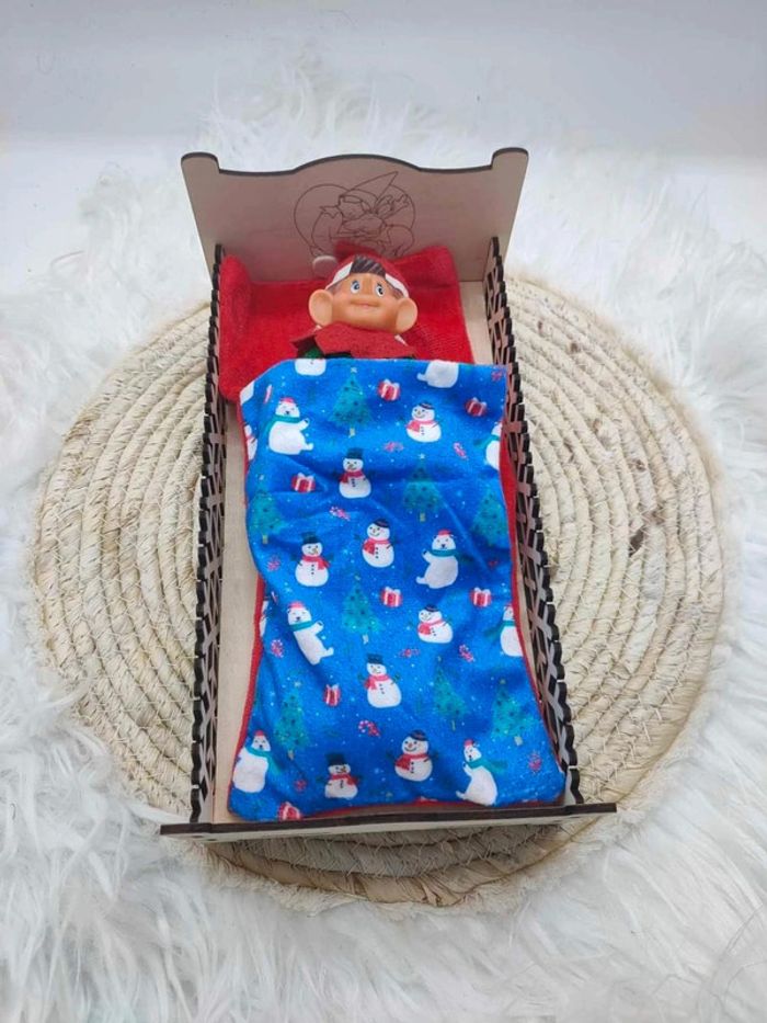Lit de lutin et couverture bleue