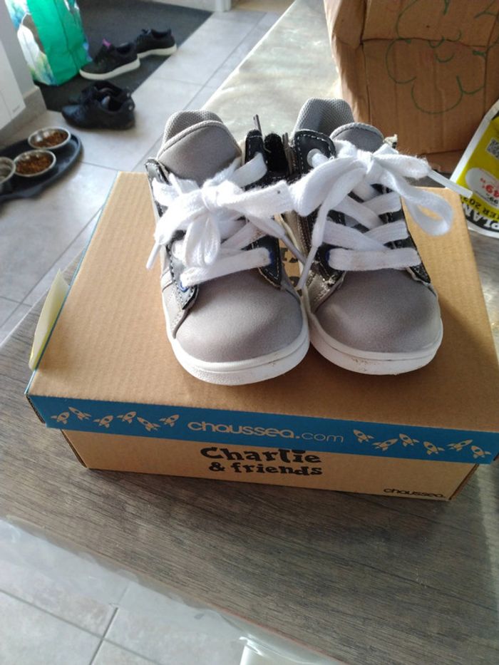 Chaussures taille 20 - photo numéro 4