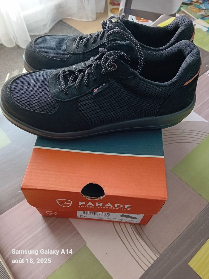 Chaussures de sécurité, T. 41 NEUVES - photo numéro 2