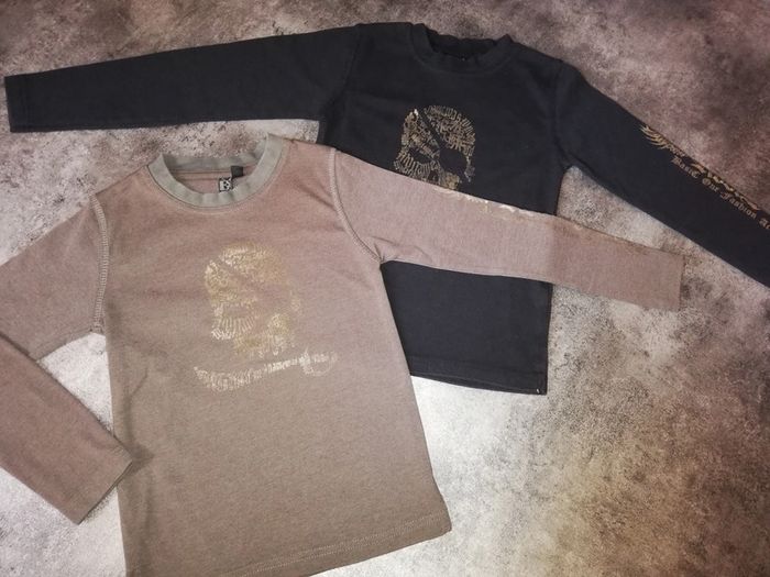 Lot de 2 t'shirts têtes de morts 8ans
