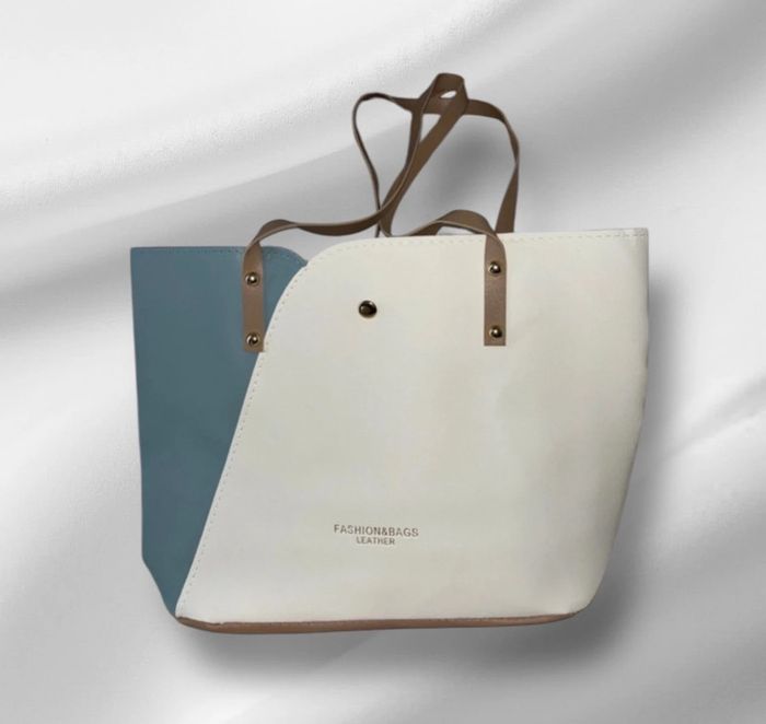 Superbe sac à main neuf bleu et blanc jamais porté