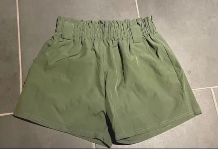 Short kaki taille L neuf