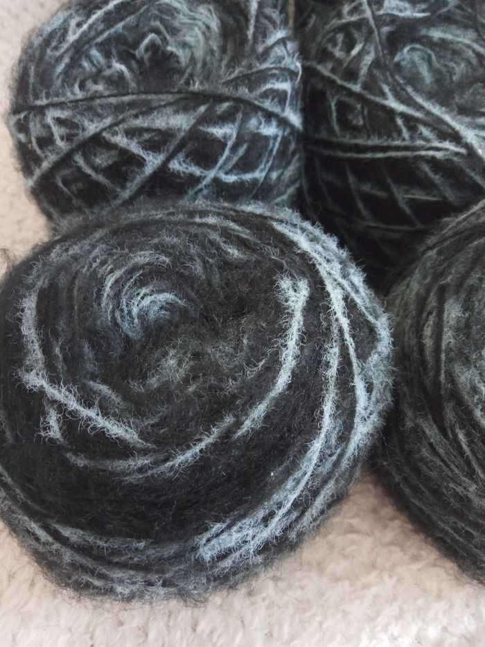 Lot de 6 Pelotes Fantaisies Tons Noirs et Bleu Clair (400g) - photo numéro 2