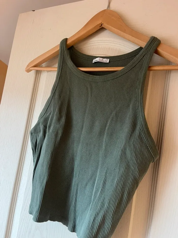 top bershka vert kaki - photo numéro 2