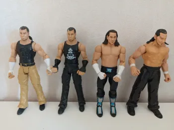 Lot 4 figurines WWE matt hardy