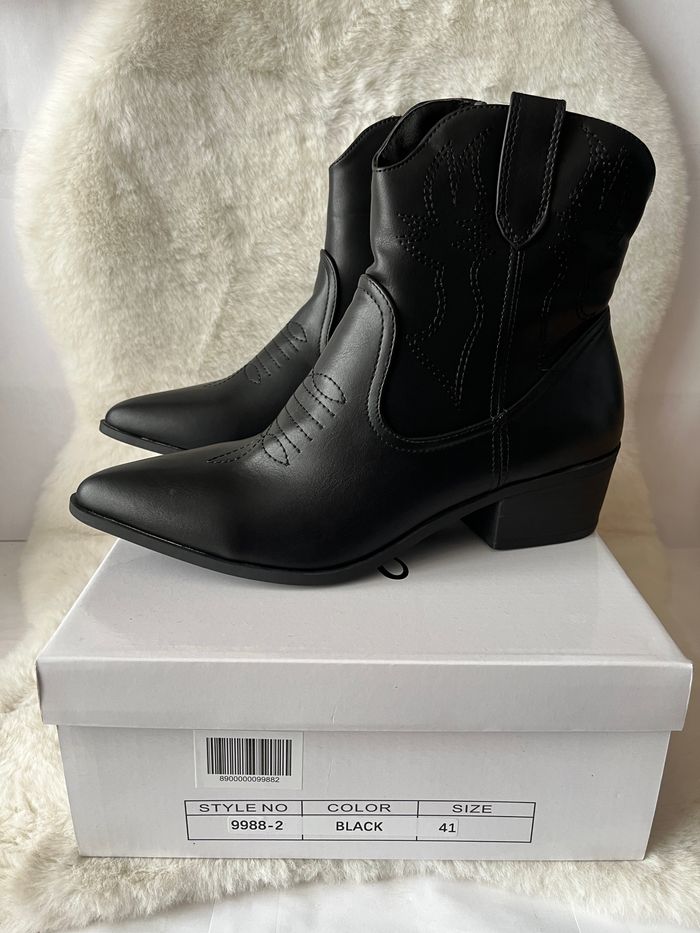 Bottines, boots, santiag noires pointure 41, talons 5 cm, dans sa boîte - photo numéro 7