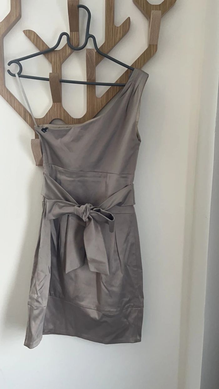 Robe taupe cintrée - photo numéro 5