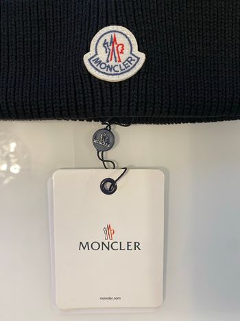 Bonnet moncler avec logo blanc