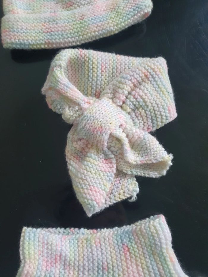 Lot bonnet poncho écharpe tricoté main - photo numéro 3