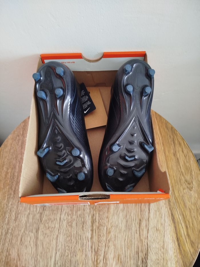 Crampons Nike T 36 - photo numéro 8