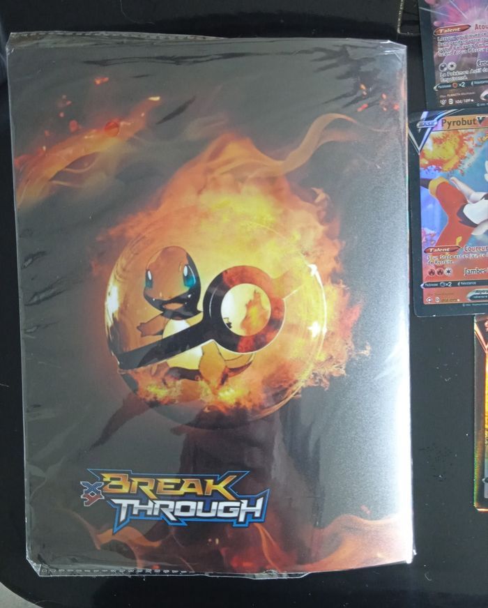 Beau album Pokémon ou cartes Pokémon V - photo numéro 5
