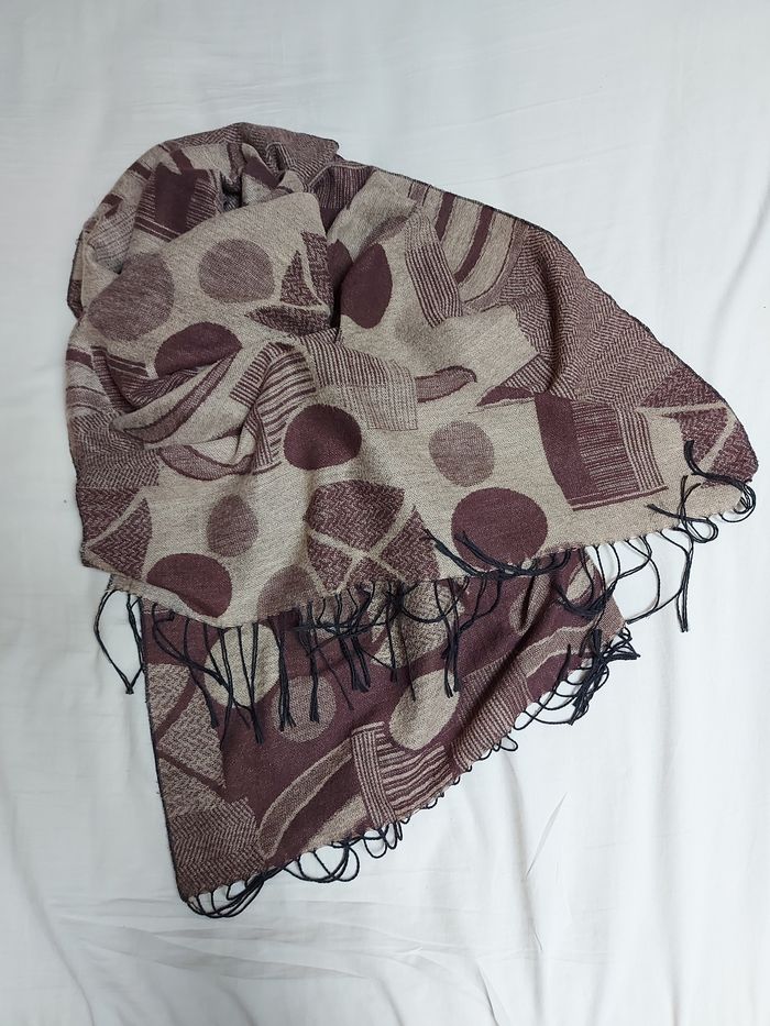 Écharpe à franges imprimé graphique