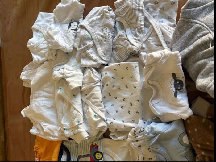 Jolie lot de 33 pièces garçon 1 mois en très bon état - photo numéro 2