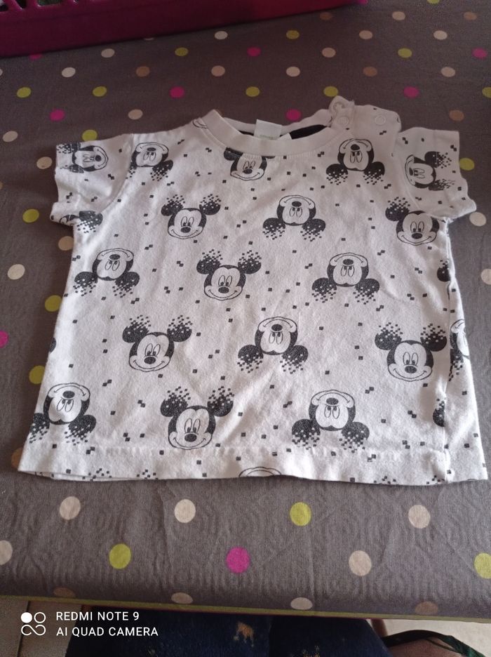 Un petit lot le t-shirt manches court