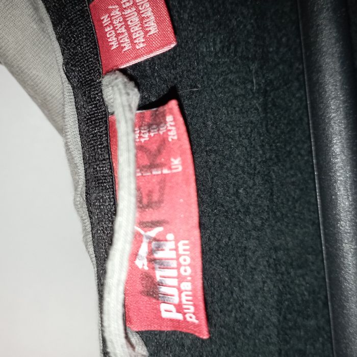 pull "PUMA" 10 ans avec tâches - photo numéro 2