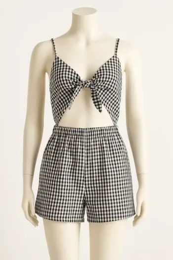 Combinaison à carreaux noir et blanc