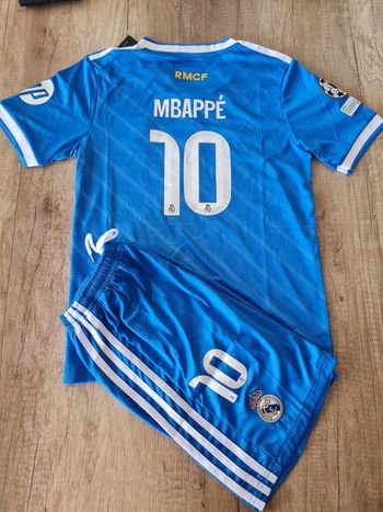 Ensemble football Real Madrid - Mbappe - 8 ans - Taille 24