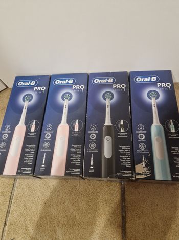 4 brosses à dents Oral-B Pro 1