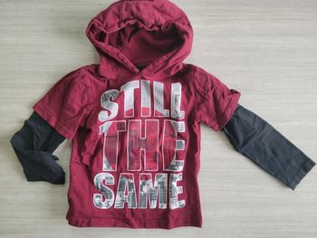 Sweat fin à capuche 6 ans .