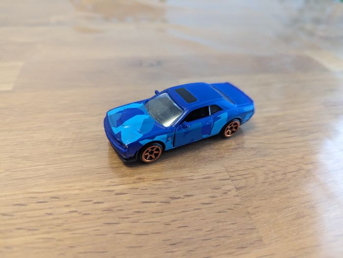 Petite voiture Majorette Dodge charger
Échelle 1/66