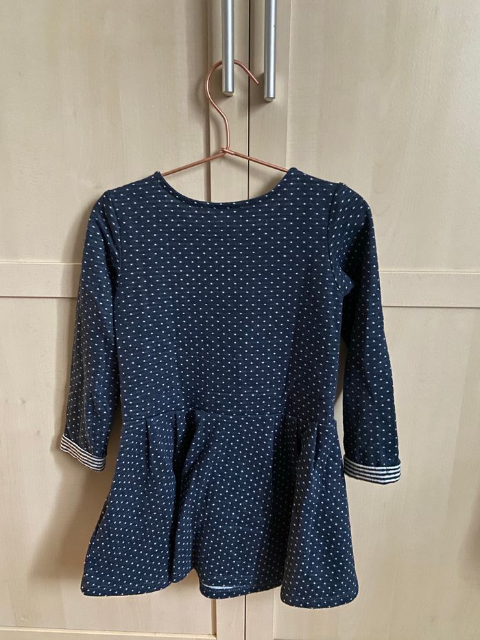 Robe bleu et blanche à pois 6 ans U Essentiel en parfait état - photo numéro 2